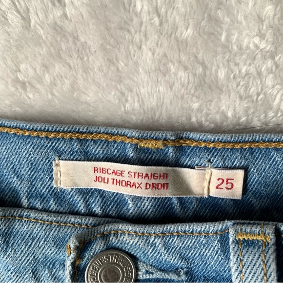 Levi Ribcage Straight Lightwash Jeans - Picture 3 of 7